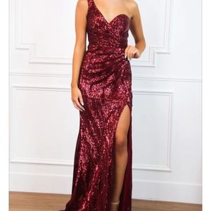 One shoulder, sweetheart top sequined burgundy dress
